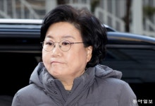 이혜훈 세 아들, 취업전 친척회사 주식 10억씩 증여받아｜동아일보 이혜훈 세 아들, 취업전 친척회사 주식 10억씩 증여받아