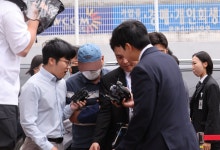 ‘장윤기 증거인멸’ 강력팀장, 구속영장 심사 출석…묵묵부답｜동아일보 ‘장윤기 증거인멸’ 강력팀장, 구속영장 심사 출석…묵묵부답