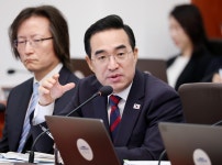 박홍근 “미래대응기금 내년 162.3조 신설”｜동아일보 박홍근 “미래대응기금 내년 162.3조 신설”