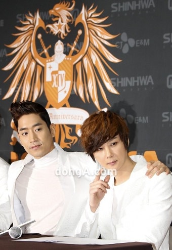 [SD포토] 신화 신혜성, 아이돌스럽게 파격 아이라인 : 스포츠동아 [SD포토] 신화 신혜성, 아이돌스럽게 파격 아이라인
