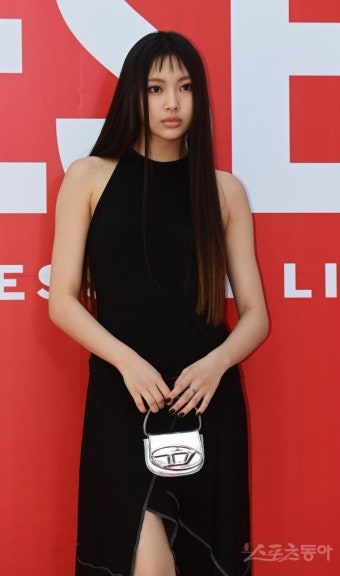 뉴진스 혜인 ‘나홀로 이태원 나들이’ [포토]｜스포츠동아 뉴진스 혜인 ‘나홀로 이태원 나들이’ [포토]