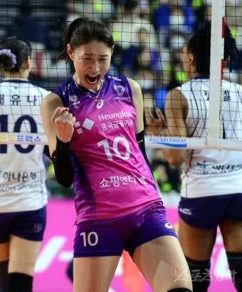 ‘어드바이저 김연경+코치 한유미’ 여자배구대표팀, 올해는 자존심 회복할까? : 스포츠동아 ‘어드바이저 김연경+코치 한유미’ 여자배구대표팀...