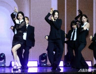 오드아이써클, 에어 포스 원 무대 [포토]｜스포츠동아 오드아이써클, 에어 포스 원 무대 [포토]
