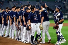 두산, SSG 꺾고 9연승 질주! [포토]｜스포츠동아 두산, SSG 꺾고 9연승 질주! [포토]