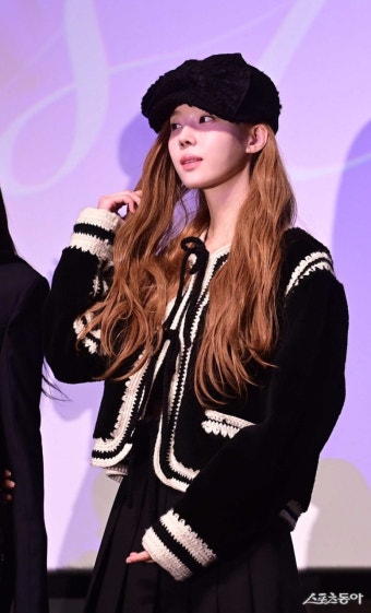 에스파 윈터, 가볍게 머리 정리 [포토]｜스포츠동아 에스파 윈터, 가볍게 머리 정리 [포토]