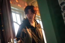 ‘들쥐’ 류준열·설경구·이규형 스틸 공개…미스터리 추적 스릴러 기대｜스포츠동아 ‘들쥐’ 류준열·설경구·이규형 스틸 공개…미스터리... 