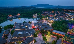 둥팡옌후청(동방염호성) 티켓 할인, 운영 시간, 후기 [2025년] | Trip.com