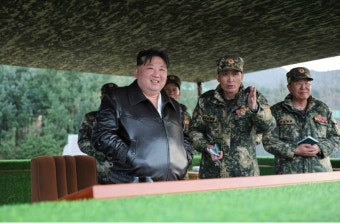 김정은, 탱크부대 시찰…北 대표단은 왕이 中외교부장 만나｜동아일보 김정은, 탱크부대 시찰…北 대표단은 왕이 中외교부장 만나