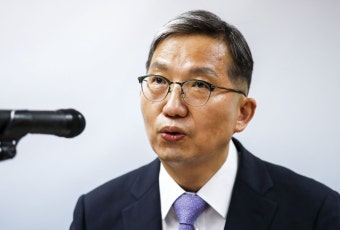 ‘경복궁 낙서지시’ 이팀장…경찰조사서 “혐의 부인”｜동아일보 ‘경복궁 낙서지시’ 이팀장…경찰조사서 “혐의 부인”