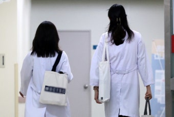 세브란스병원 교수들도 27일부터 ‘무기한 휴진’ 돌입｜동아일보 세브란스병원 교수들도 27일부터 ‘무기한 휴진’ 돌입