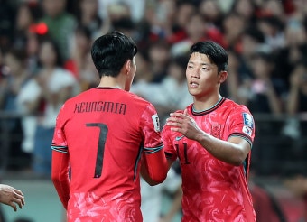 “네 곁에 형 있다”…캡틴 손흥민, 인종차별 당한 황희찬 지지｜동아일보 “네 곁에 형 있다”…캡틴 손흥민, 인종차별 당한 황희찬 지지