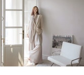 셀럽들의 선택, DINT - E2205 브이넥 슬리브리스 셀럽들의 선택, DINT