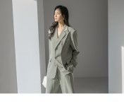 셀럽들의 선택, DINT - E2205 브이넥 슬리브리스