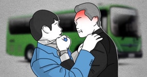 마스크 올려 써달라는 버스기사 요구에 난동피운 50대 남성 | 디스패치 | 뉴스는 팩트다! 마스크 올려 써달라는 버스기사 요구에 난동피운... 