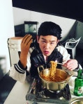 카리스마, 라면 먹방…에릭남, 내부자들 이병헌 변신 | 디스패치 | 뉴스는 팩트다! 카리스마, 라면 먹방…에릭남, 내부자들 이병헌 변신
