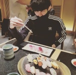 김희철, 아형 공약 이행…일본 여성과 니코니코니 | 디스패치 | 뉴스는 팩트다! 김희철, 아형 공약 이행…일본 여성과 니코니코니