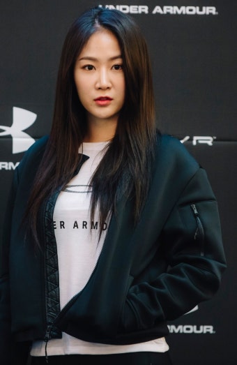 '상큼' 엄현경vs'시크' 소유, 애슬레저룩 대결 | 디스패치 | 뉴스는 팩트다! '상큼' 엄현경vs'시크' 소유, 애슬레저룩 대결