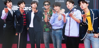 방탄소년단, 피플스 초이스 어워즈 '올해의 그룹·노래' 수상 | 디스패치 | 뉴스는 팩트다! 방탄소년단, 피플스 초이스 어워즈 '올해의 그룹·노래...