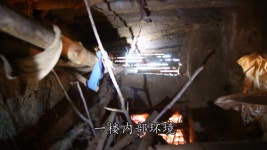 10년 넘게 흙이랑 나무 쌓아 올려 7층짜리 건물 지은 어르신... 핫이슈 10년 넘게 흙이랑 나무 쌓아 올려 7층짜리 건물 지은 어르신
