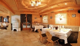 호텔 아르카디아 코르바라 - 호텔 가격비교