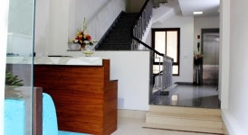 호텔 스테이틀리 스위트 - MG 로드, 구르가온 - 호텔 가격비교