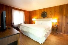 위스퍼링 윈드 모텔, 세네트 - 호텔 가격비교