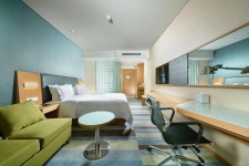 홀리데이 인 익스프레스 러산 시티 스퀘어 - 호텔 가격비교