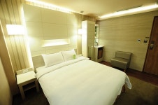 Kindness Hotel - Zhongshan Bade Branch, Kaohsiung City - Compare Deals
