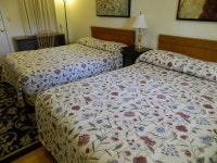 트윈 오크스 모텔, 월 - 호텔 가격비교