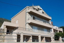 오버웰밍 메디터레이이니언 선셋 아파트먼트, 차브타트 - 호텔 가격비교