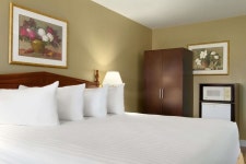 데이즈 인 바이 윈덤 버논, 버넌 - 호텔 가격비교