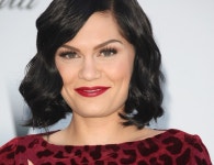 Jessie J Gets Applauded For Embracing Her Cellulite In Beach Photo - DesignTAXI.com