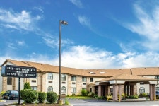 엘리리아 퀄리티 인 (Quality Inn) 이용 후기 엘리리아에 있는 퀄리티 인 (Quality Inn)