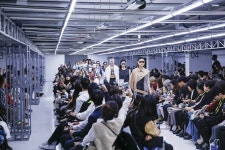 패션엔 :: [리뷰] 업사이클링 아트, 2020 봄/여름 얼킨 컬렉션 [리뷰] 업사이클링 아트, 2020 봄/여름 얼킨 컬렉션