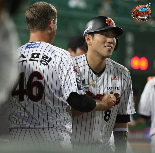 류현진 vs 전준우, 시범경기서 맞붙은 홈런 대결!