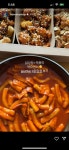 닭강정+떡볶이 먹으면서 <닭강정> 보고있는 정호연 - 키노라이츠