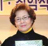 군산대 최고여성지도자과정 정화자 총동문회장, 대학발전기금 200만원 전달 - 뉴스와이어