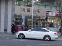 사진)버스정류장 주차 얌체 아우디 | 보배드림 교통사고/블박 사진)버스정류장  주차 얌체 아우디 | 보배드림 교통사고/블박