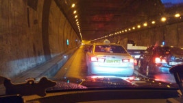 오늘3시쯤 내부순환로 터널에서 재규어 화재 | 보배드림 교통사고/블박