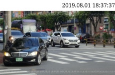 미친벤츠의 불법주차 | 보배드림 교통사고/블박