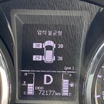 이런게 타이어에 박힐수가 있는것입니까..? | 보배드림 교통사고/블박