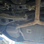 도로에서 조그만한 맨홀이 열려있어서 쳤는데 차하부가 박살 났습니다. | 보배드림 교통사고/블박