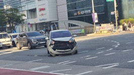 방금 대전 둔산동 갤러리아백화점앞 사거리 사고 | 보배드림 교통사고/블박