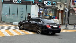 홈플러스 영도점 방향으로 가고 있는 AMG E63 4매틱 | 보배드림 베스트글