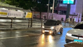 비 오는 날 부산역 앞을 지나가는 스마트 | 보배드림 직찍/특종발견