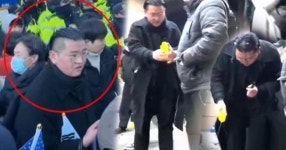 서부지법 폭도 투블럭남 울다 호흡곤란까지 | 보배드림 신유머/이슈/움짤