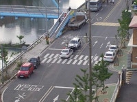 탁월한 주차~~~~음주가 의심되네..(추가) | 보배드림 교통사고/블박