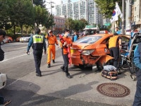 장안동 근린공원 건너편에서 택시와 Sm520 추돌사고가 났습니다. | 보배드림 교통사고/블박