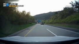 [블박] 종천터널 화물차 급차로 변경 사고.gif | 보배드림 교통사고/블박