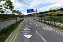 직진 불가능 차선 운행, 안전지대 침범 후 급정거 | 보배드림 교통사고/블박